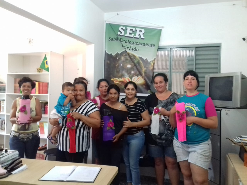 CONFECÇÃO DE ARTESANATOS ATRAVÉS DO PROJETO RODA.